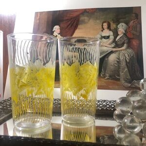 VINTAGE Set of 2 Yellow Floral Glass Tumblers ✨
